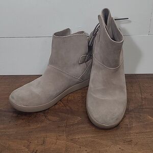 Koolaburra by UGG Skyller Ankle Low Beige Tie Back Bootie Women's sz 7